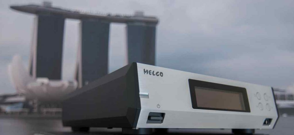 MELCO Musik-Server N100 mit satt clickendem Netzschalter an der Front