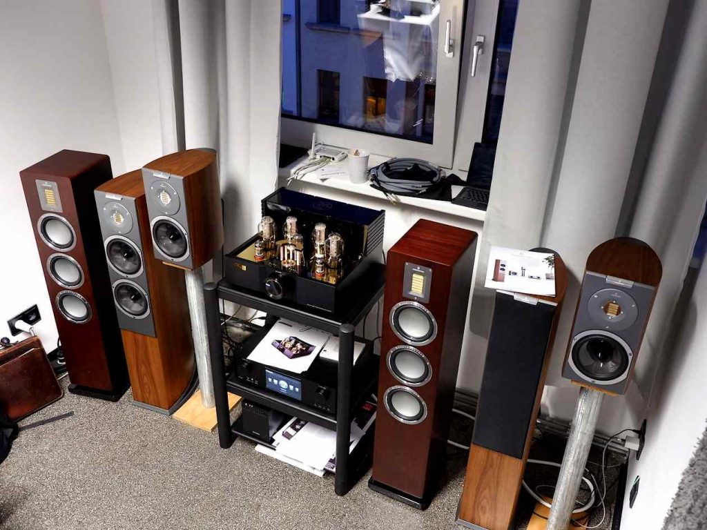 Audovector Lautsprecher, Cocktail Audio und Cayin CS 845 A