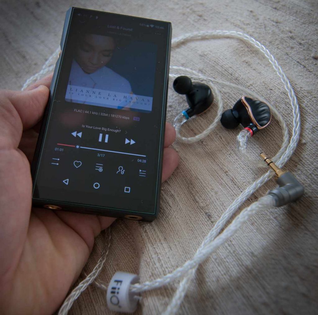 FiiO M11 Player mit FiiO FH7 In-Ear-Kopfhörern