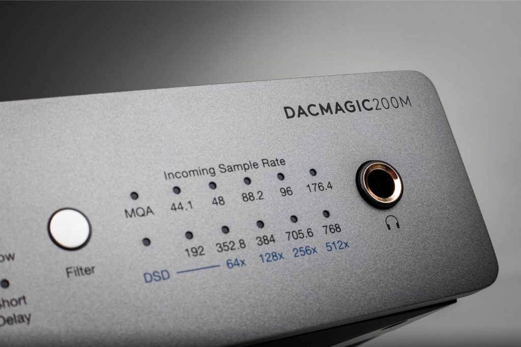 Im Bild der neue D/A-Wandler Dac Magic 200 von Cambridge Audio mit integriertem Kopfhörer-Verstärker