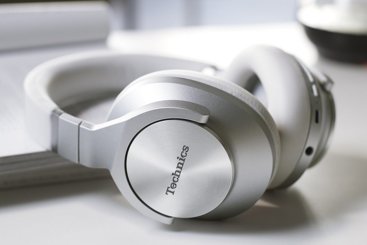 Im Bild der neue Noise Cancelling Kopfhörer Technics EAH-A800.