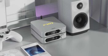 FiiO-K11-R2R-SR11-lifestyle