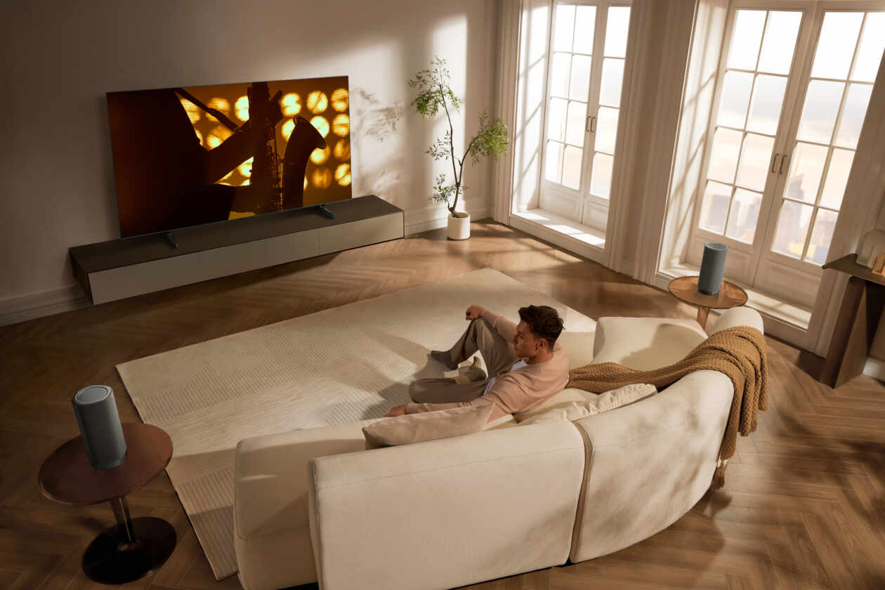 TCL-Z100-lifestyle