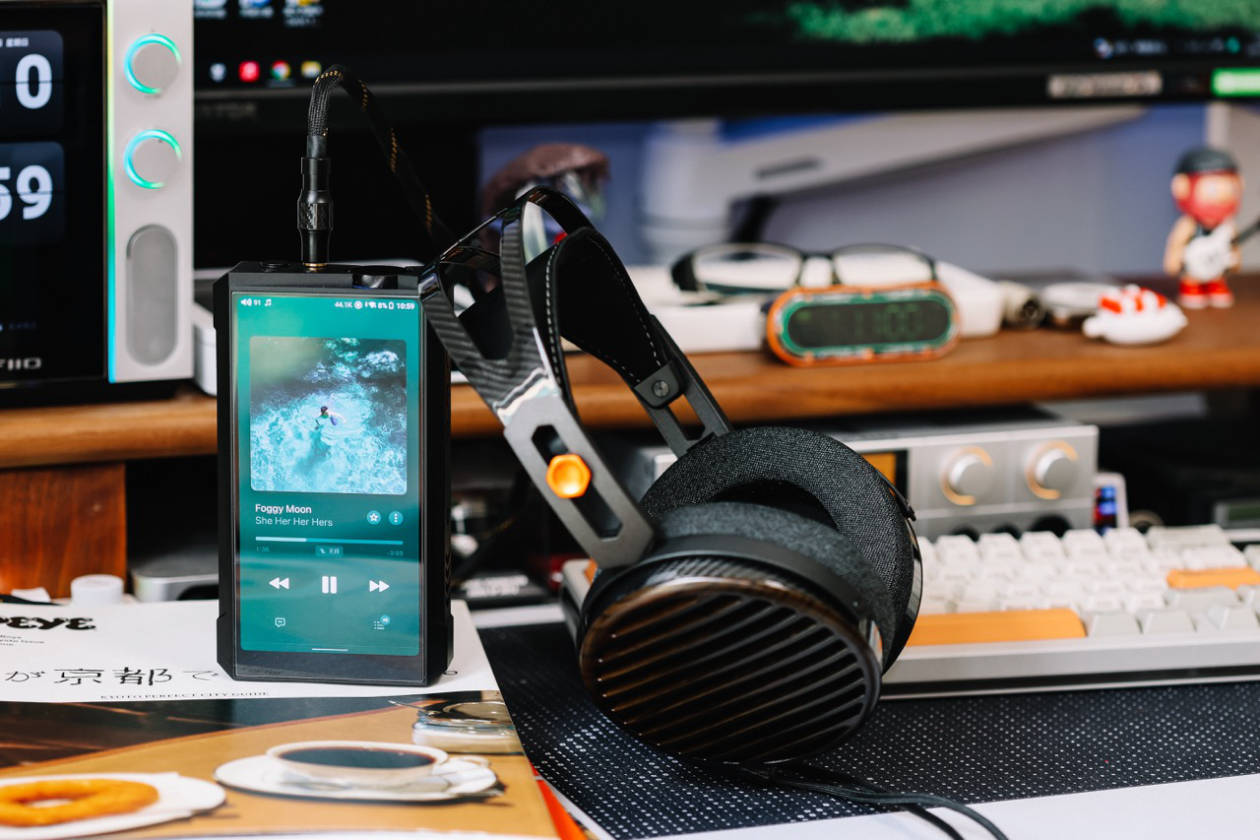 FiiO-FT7-M21-lifestyle