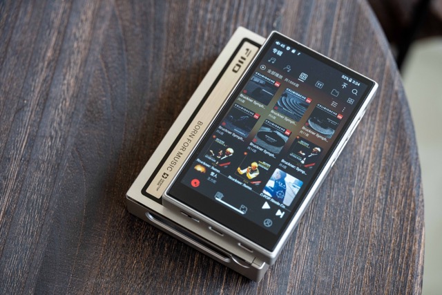 FiiO-M21-lifestyle