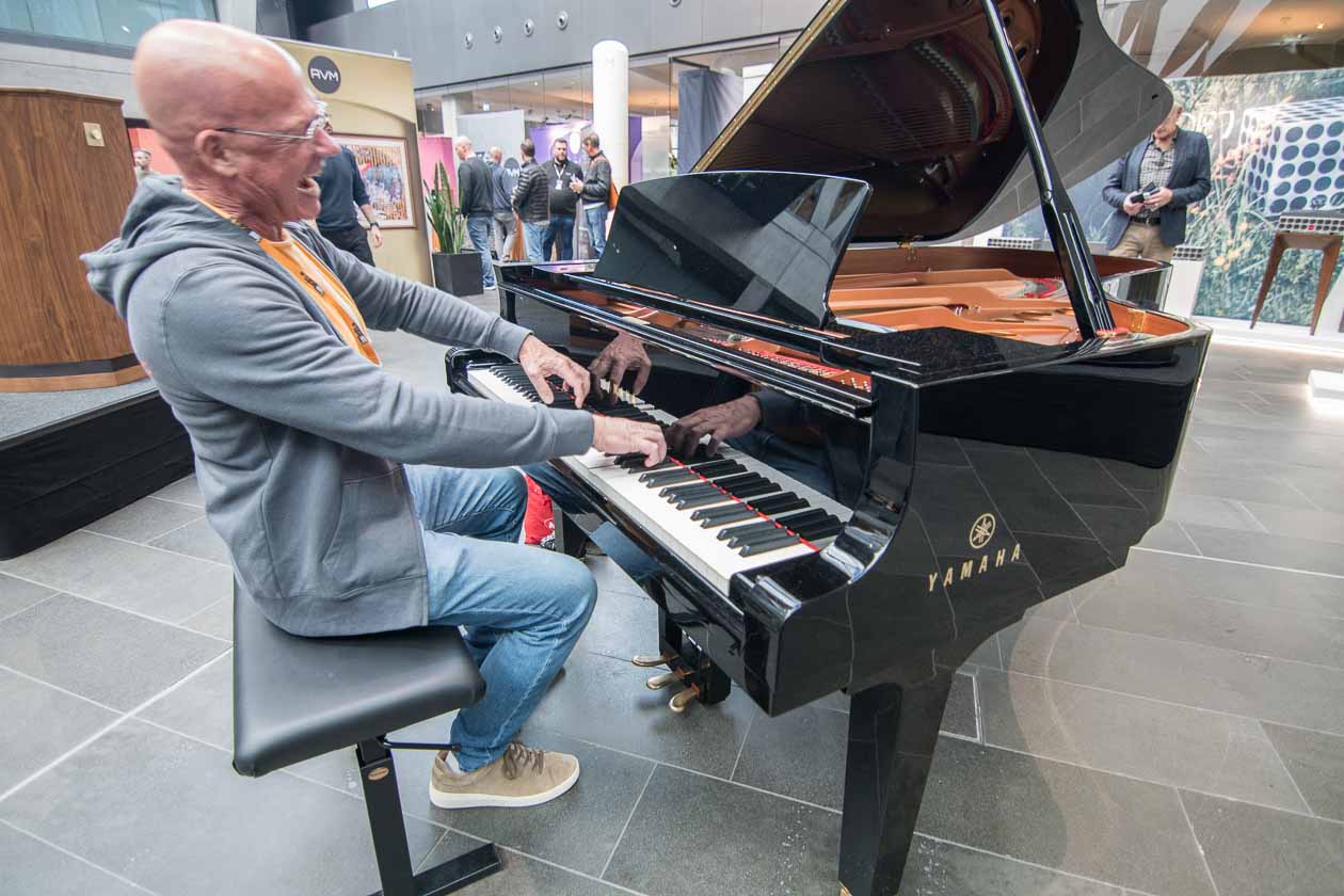 Deutsche-HiFi-Tage-2025-der-irre-pianospieler