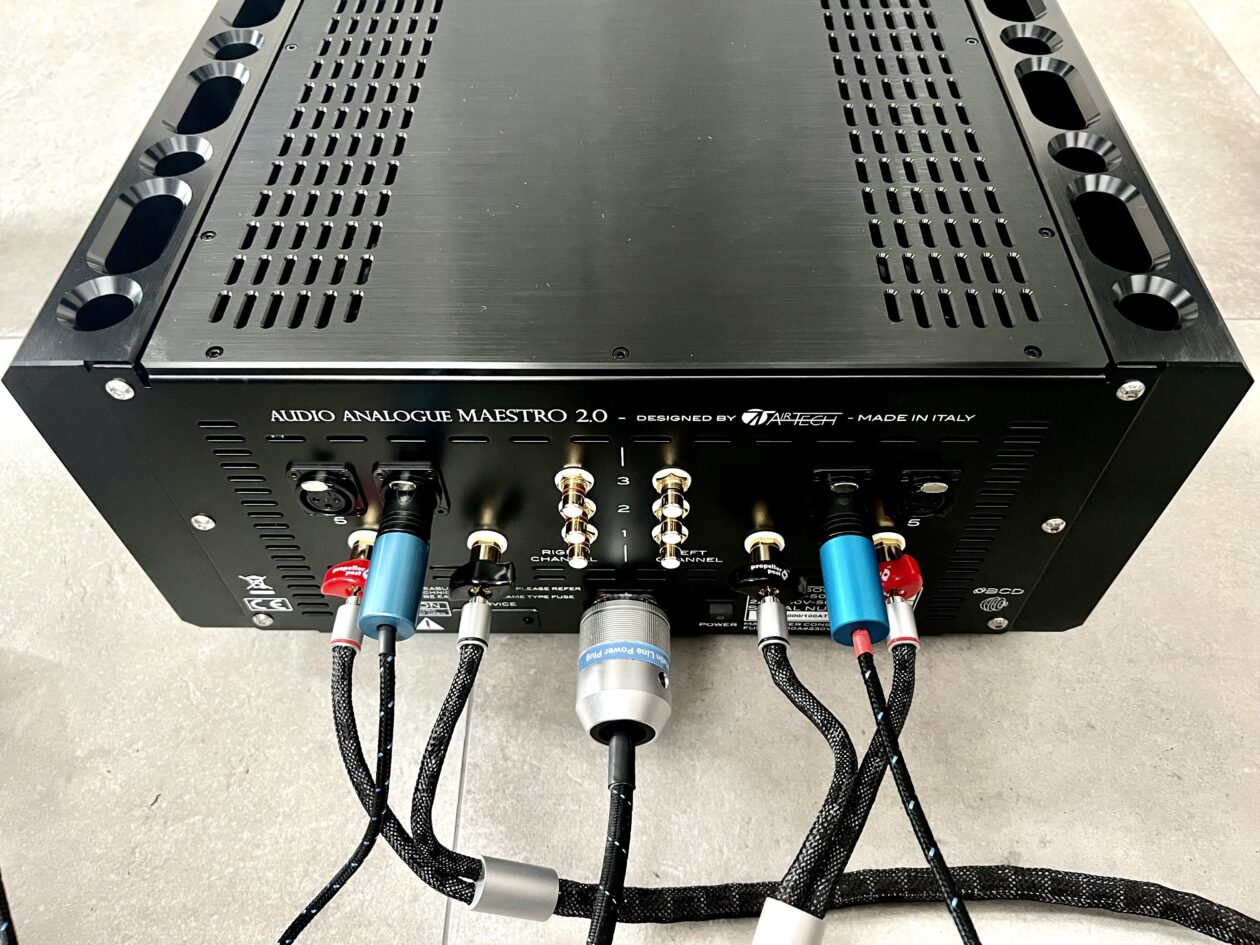 Audio-Analogue-MEASTRO-2-0-Anschluesse-Kabel