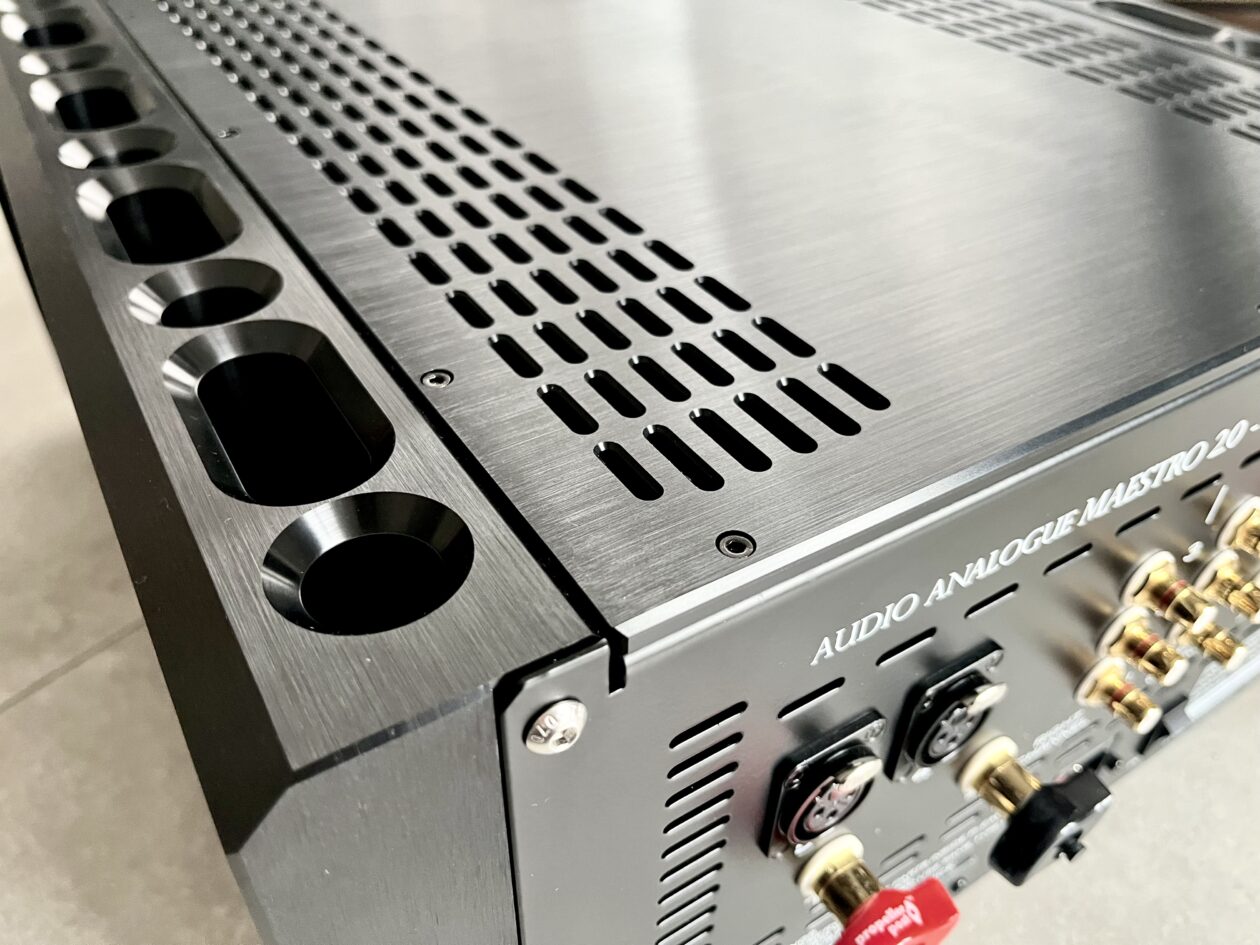 Audio-Analogue-MEASTRO-2-0-Anschluesse-Rippen