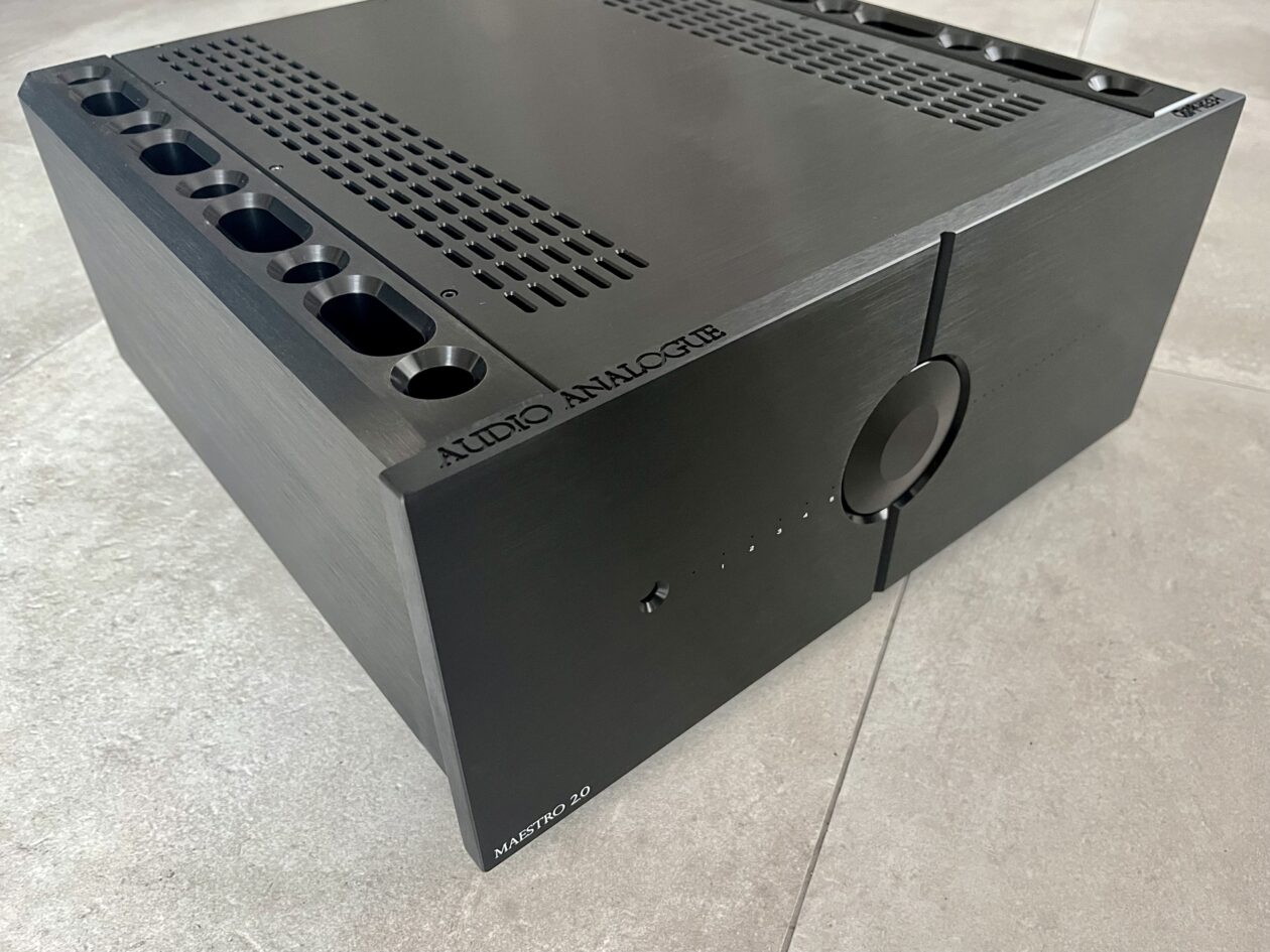 Audio-Analogue-MEASTRO-2-0-vorn-schraeg