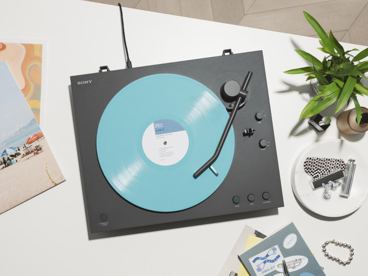 pm-sony-LX3BT-lifestyle