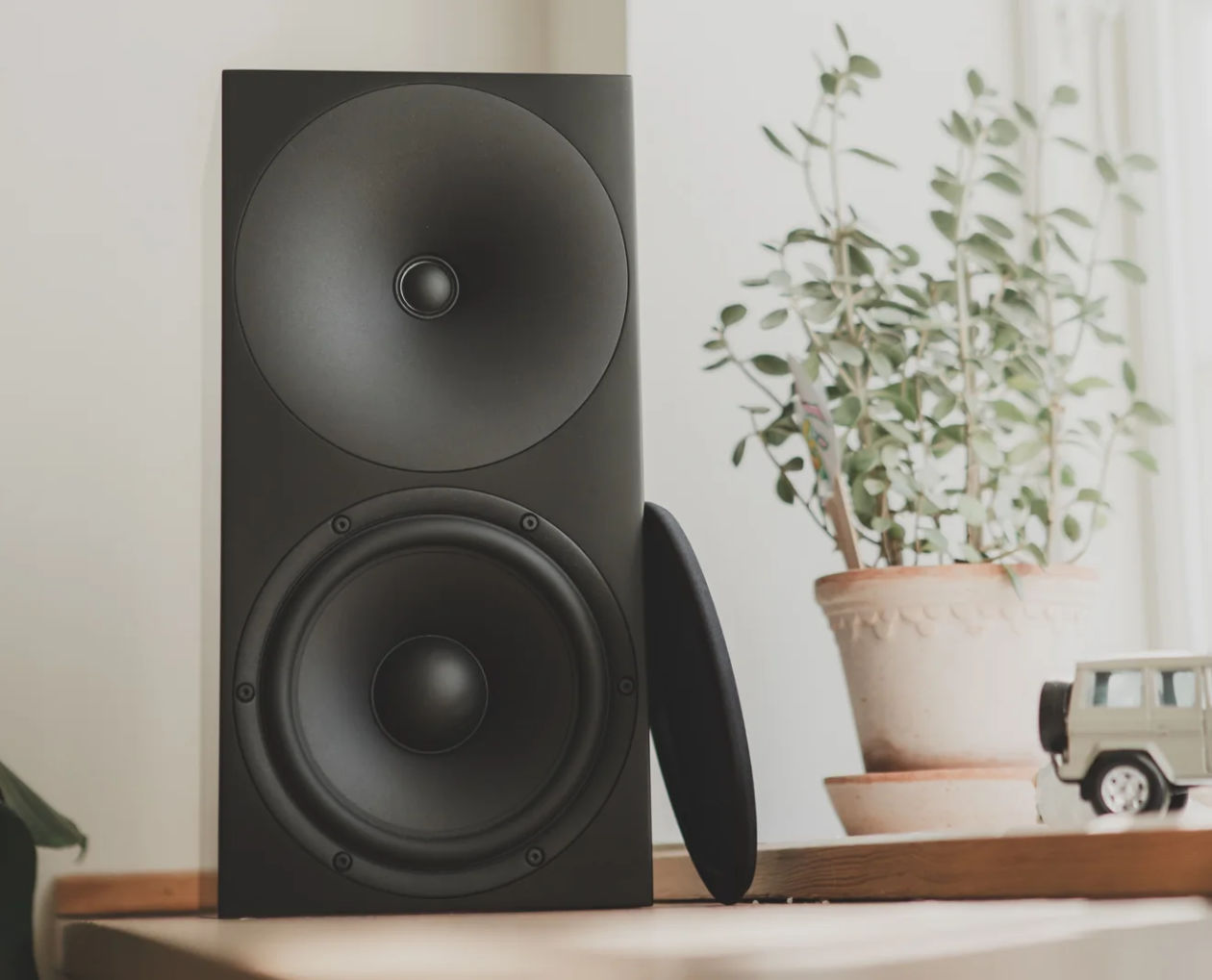 pm-buchardt-audio-S400MK3-schwarz-lifestyle