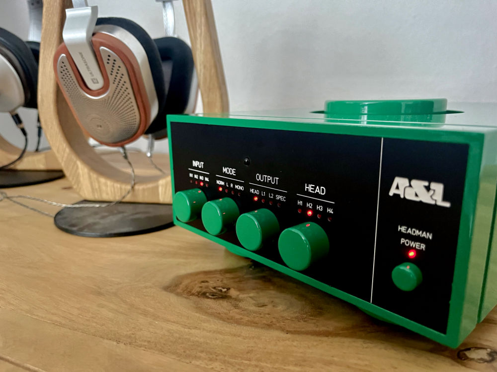 Alders-Lange-Headman-Front-rechts-Kopfhoerer