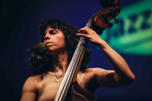 Zwischen Showcase-Marathon und Jazzpreis bleibt oft nur die Wahl zwischen zwei guten Entscheidungen. Im Bild: Louise Knobil