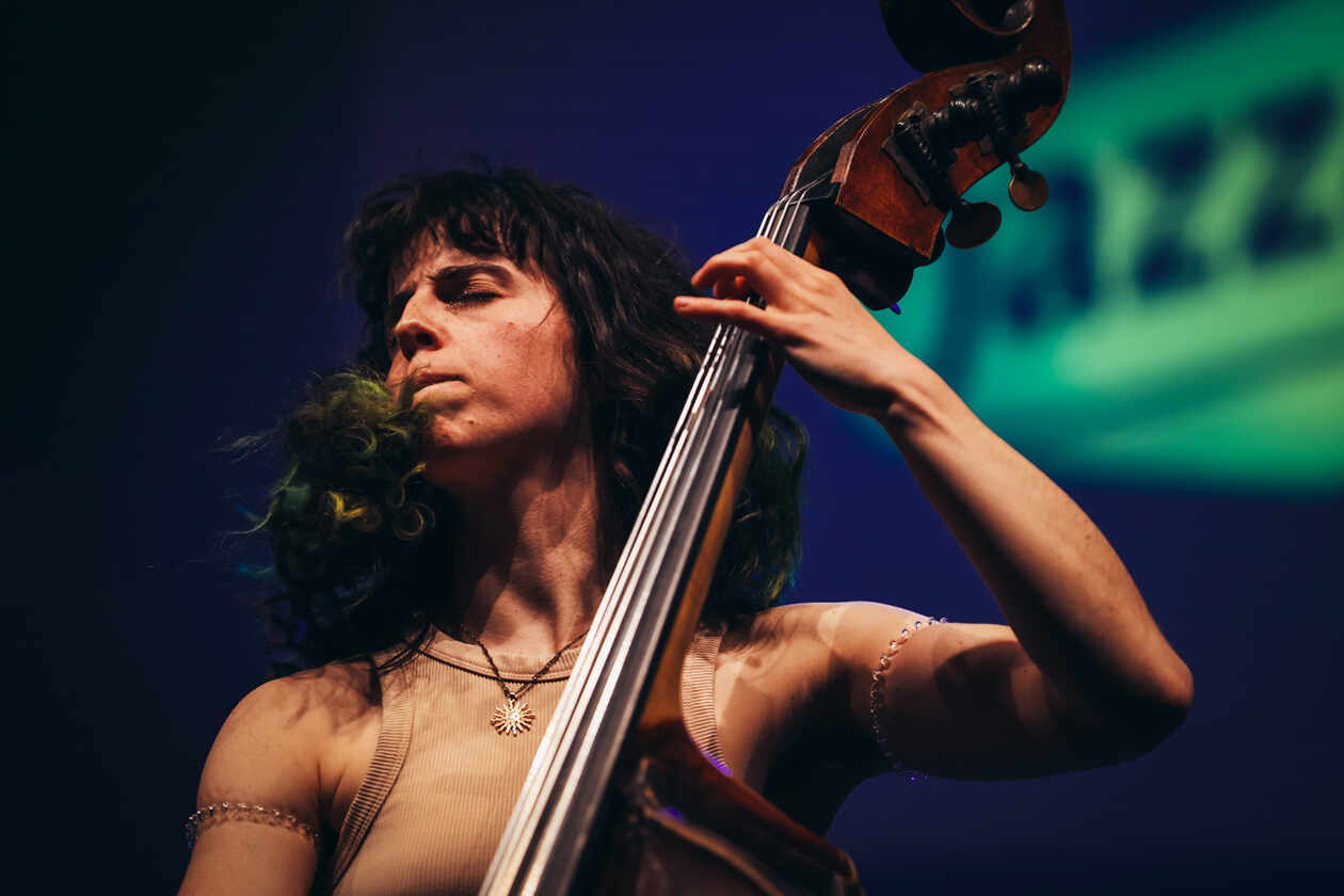 Zwischen Showcase-Marathon und Jazzpreis bleibt oft nur die Wahl zwischen zwei guten Entscheidungen. Im Bild: Louise Knobil