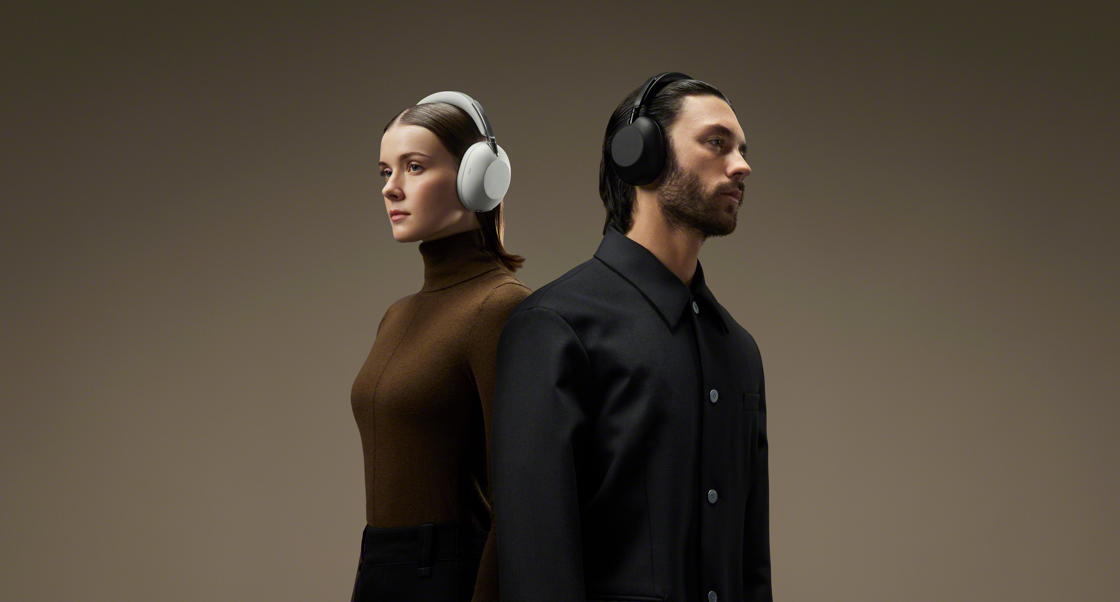 sony-1000X-THE-COLLEXION-Platinum-and-Black-Lifestyle