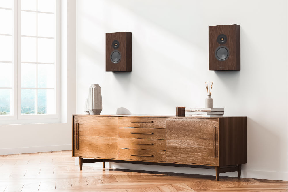 Monitor-Audio-SILVER-8G-On-Wall