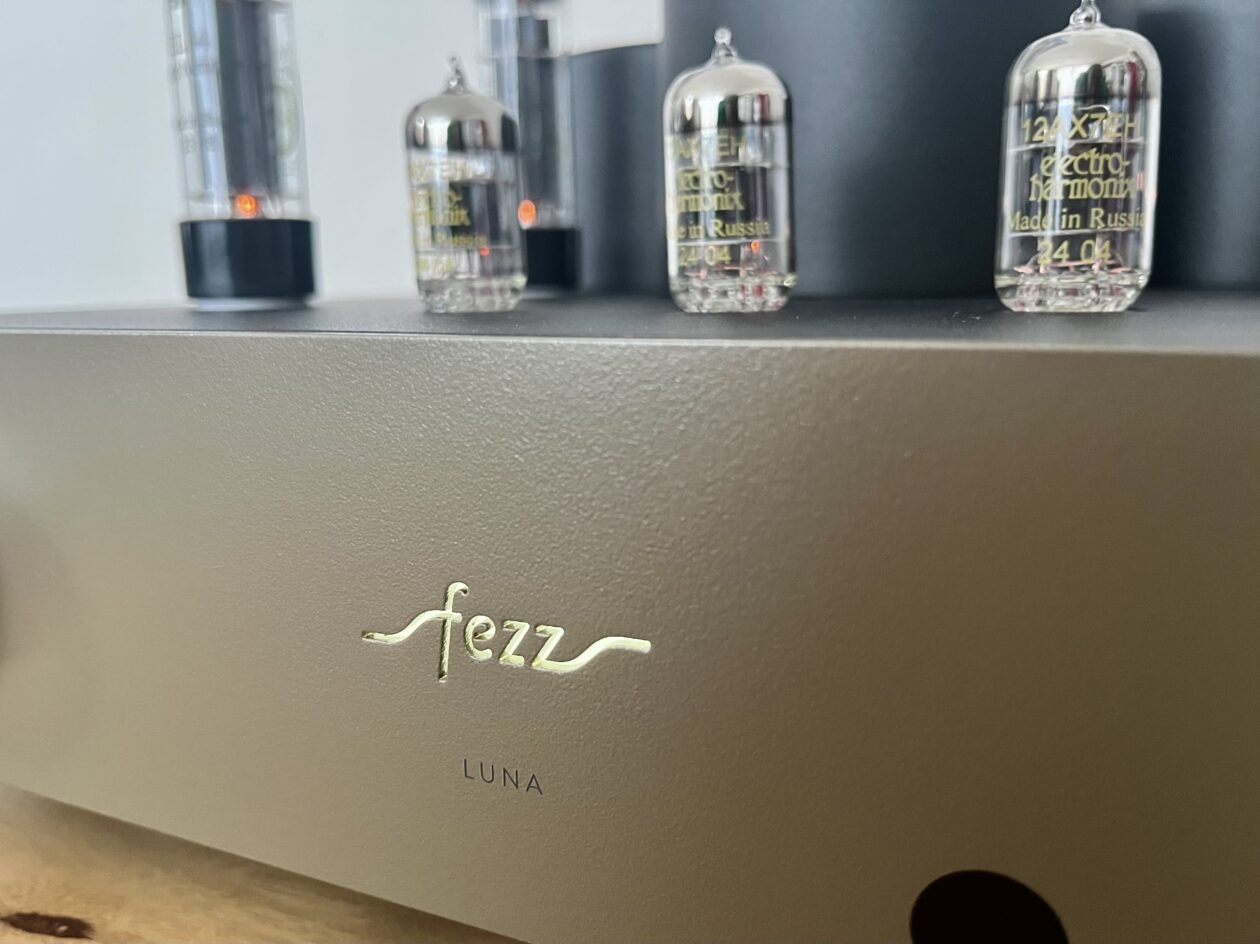 Fezz-Audio-LUNA-Evolution-beleuchtetes-Logo