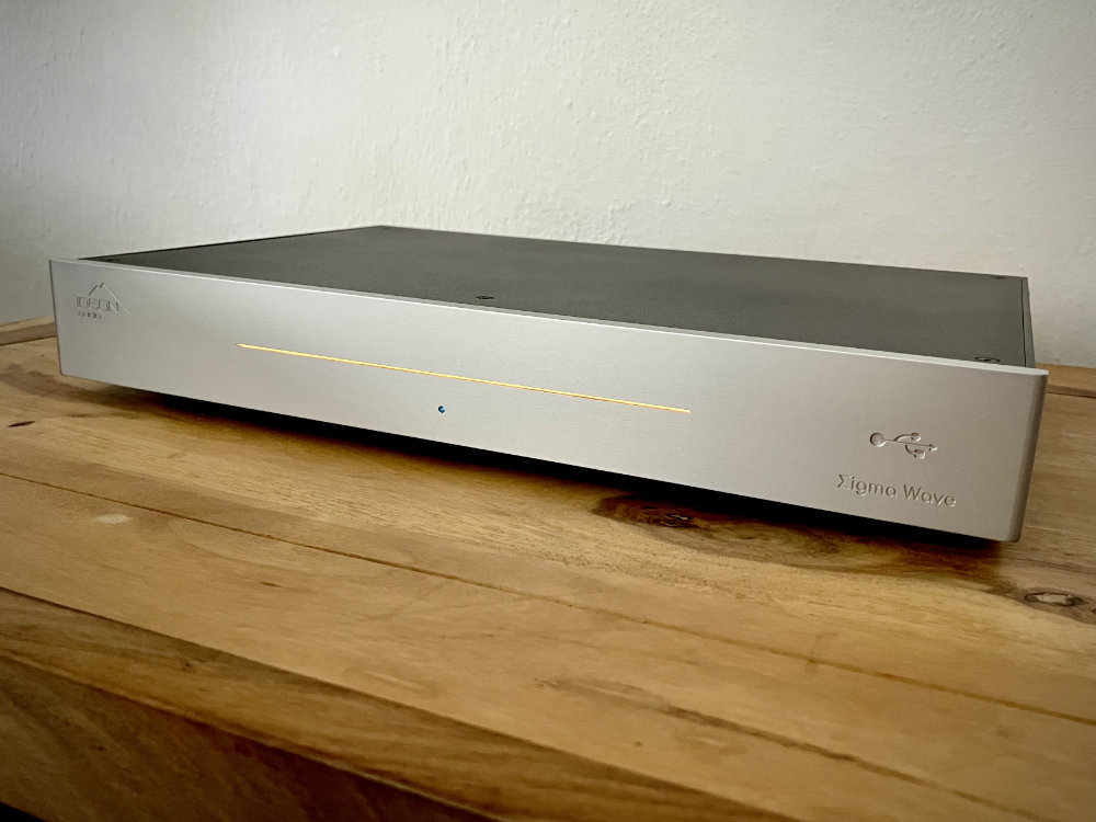 Ideon-Audio-Sigma-Wave-USB-Isolator-Front