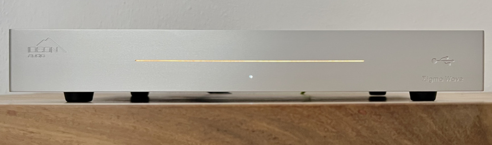 Ideon-Audio-Sigma-Wave-USB-Isolator-Front