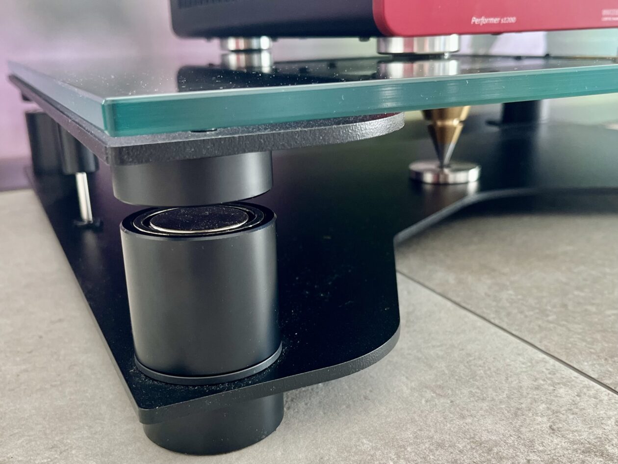 EsseCi-Design-Aequilibrium-Detail-Magnet