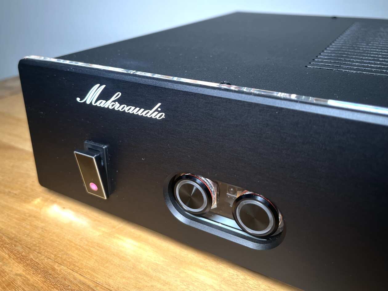 MakroAudio-PROxium-PRE-Taster-von-rechts