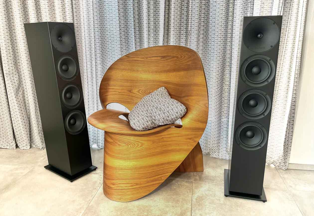 Buchardt-Audio-A700LE-mit-Hub-Front-Seite-Chair