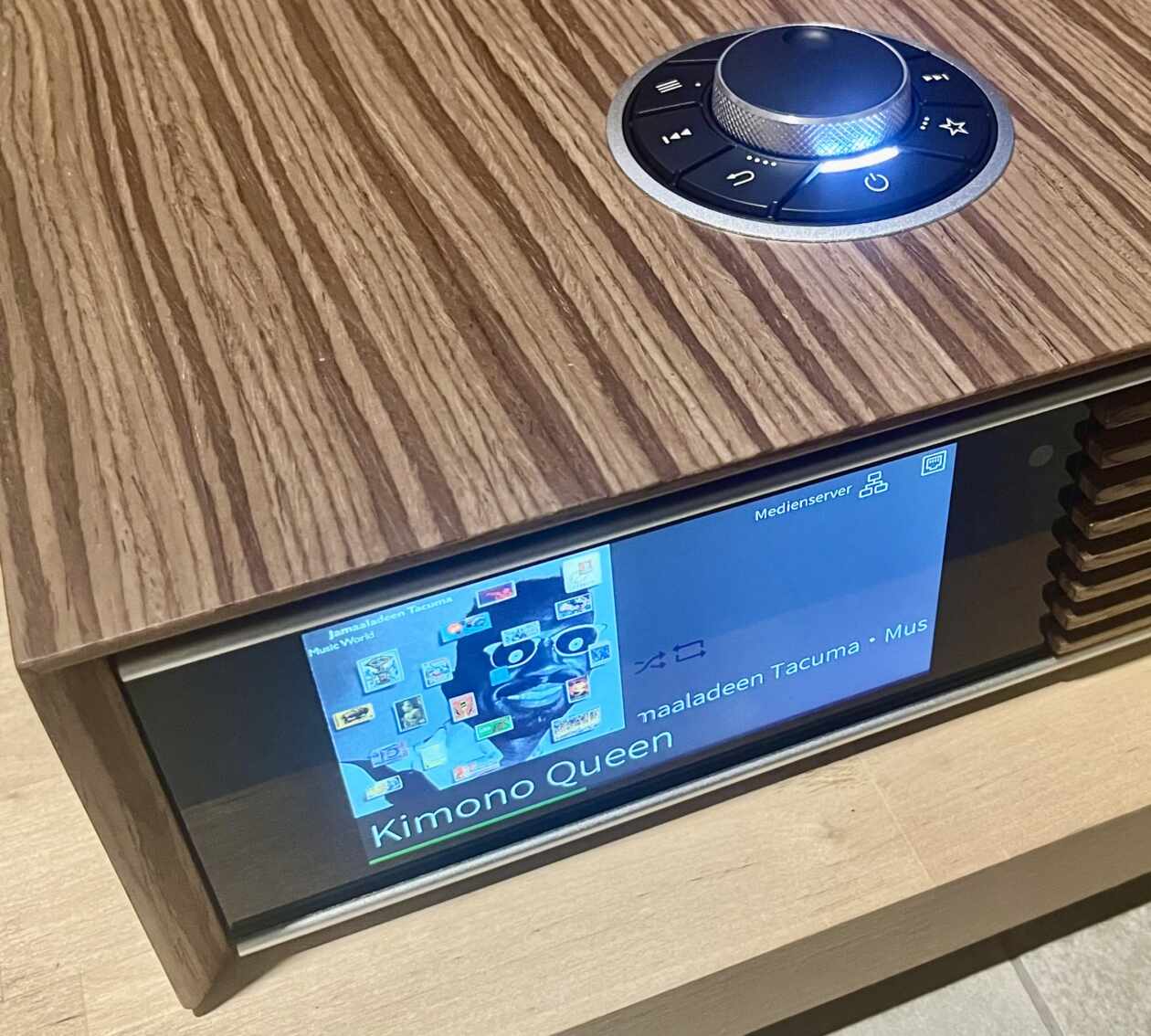 Ruark-R610-Display